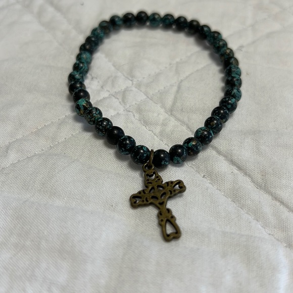 Jewelry - Turquoise beaded stretch bracelet with cross